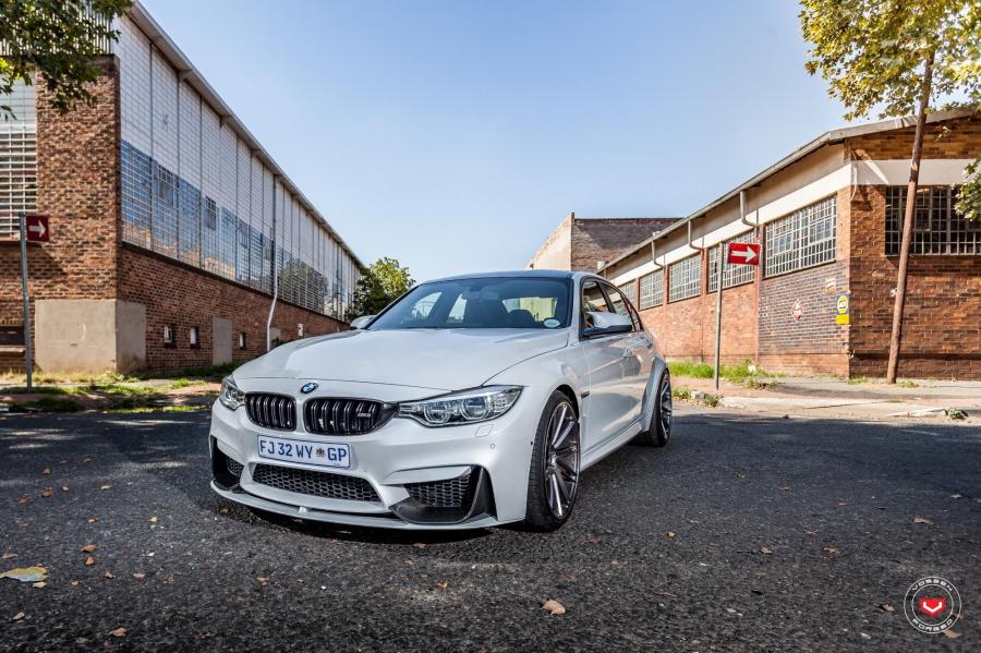  BMW M3 Sedan on Vossen Wheels (VPS-307T) 2018 года  (фото 18 из 22)